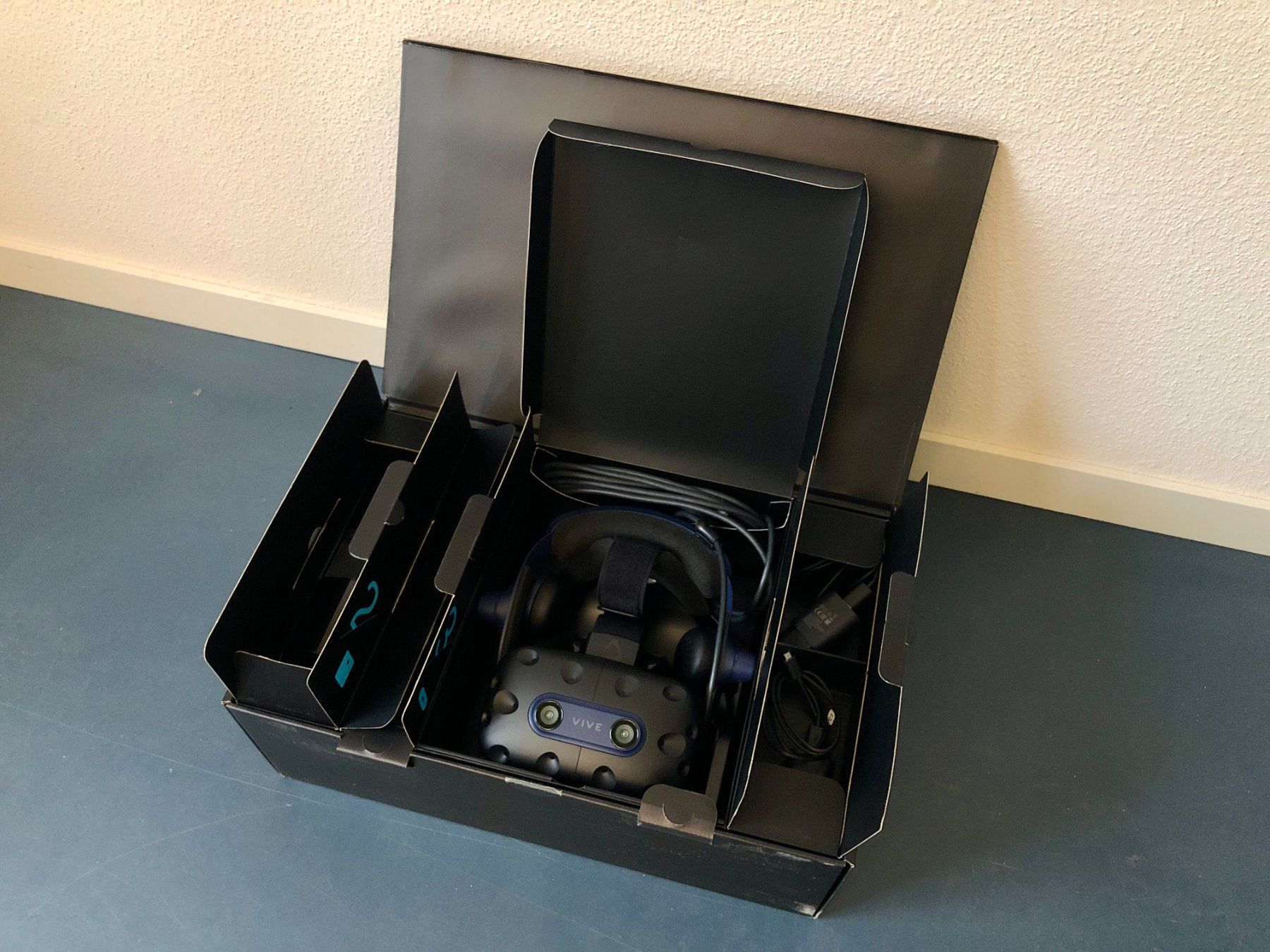 HTC VR Brille: HTC Vive Pro 2 Set – Neu und originalverpackt aus Zürich von FairTradeGuarantiee 1