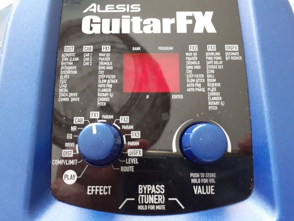 Alesis Strumenti musicali: ALESIS Guitar FX, Bodeneffektgerät – Usato da Winterthur venduto da my_username 2