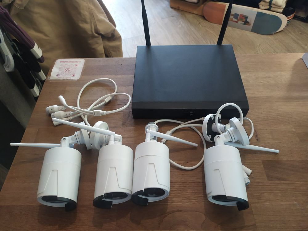camera surveillance sans fil 4x (Neu (gemäss Beschreibung)) in Crans VS ...