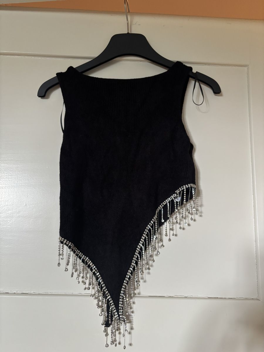 Zara Top: Schwarzes Top mit Fransen, One-Shoulder Look, Gr. S – Usato da Winterthur venduto da millividi