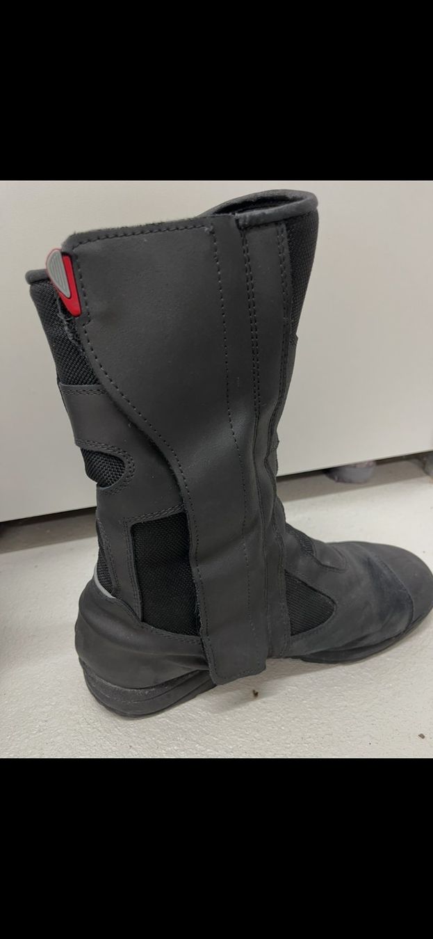 Herrenschuhe: Stiefel schwarz Grösse 44 – Gebraucht aus Oberglatt ZH von Mperlen 2