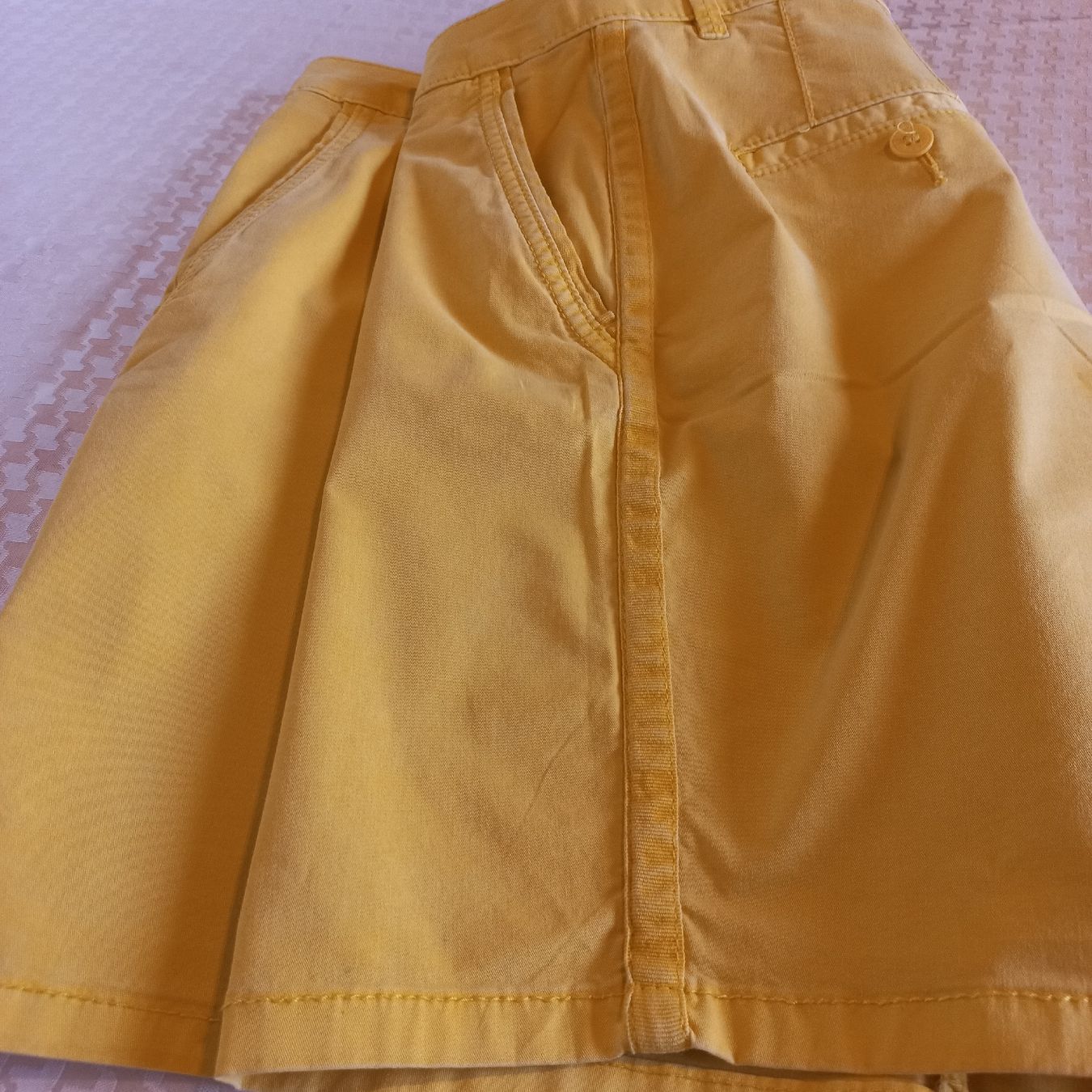 Pantaloni: Short Esprit jaune coton taille 40  – Usato da Dompierre FR venduto da fat_xth5 9