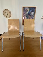 2 Stühle aus Formholz – zeitloser Klassiker