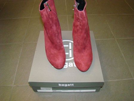 bottine rouge (daim), Bagatt