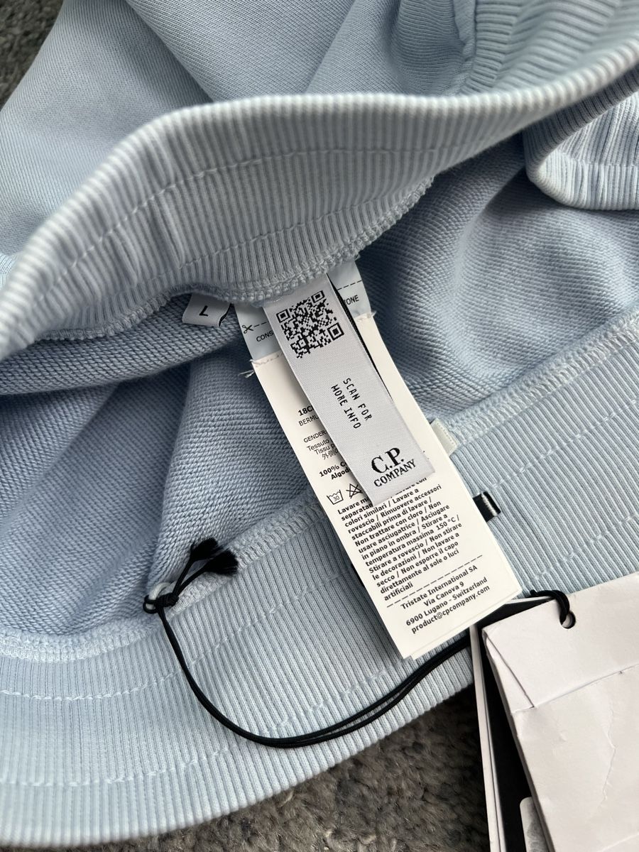 CP Company Pantalons: CP Company Shorts – Neuf avec emballage d'origine à St. Margarethen TG par compass.island 4