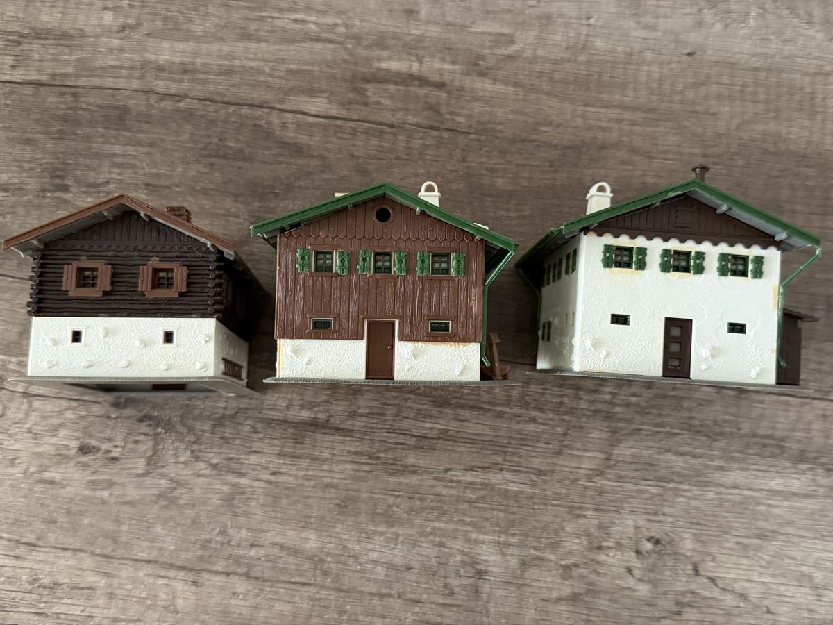 Trains électriques: Chalets pour train miniature  – D'occasion à Petit-Lancy par Solcarm 2
