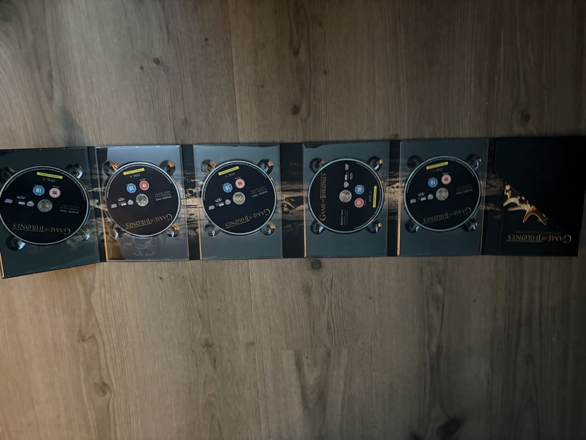 Tutti i DVDs: Game of Thrones - Staffel 2 DVD Box Set - – Nuovo (secondo la descrizione) da Uitikon Waldegg venduto da WEB-HEAD 2