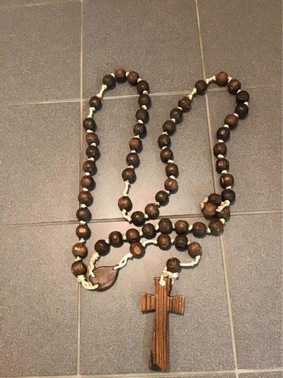 Autres bijoux: Schöner Rosenkranz aus Holz Handarbeit 📿 🙏 – D'occasion à Uzwil par Steini27 1