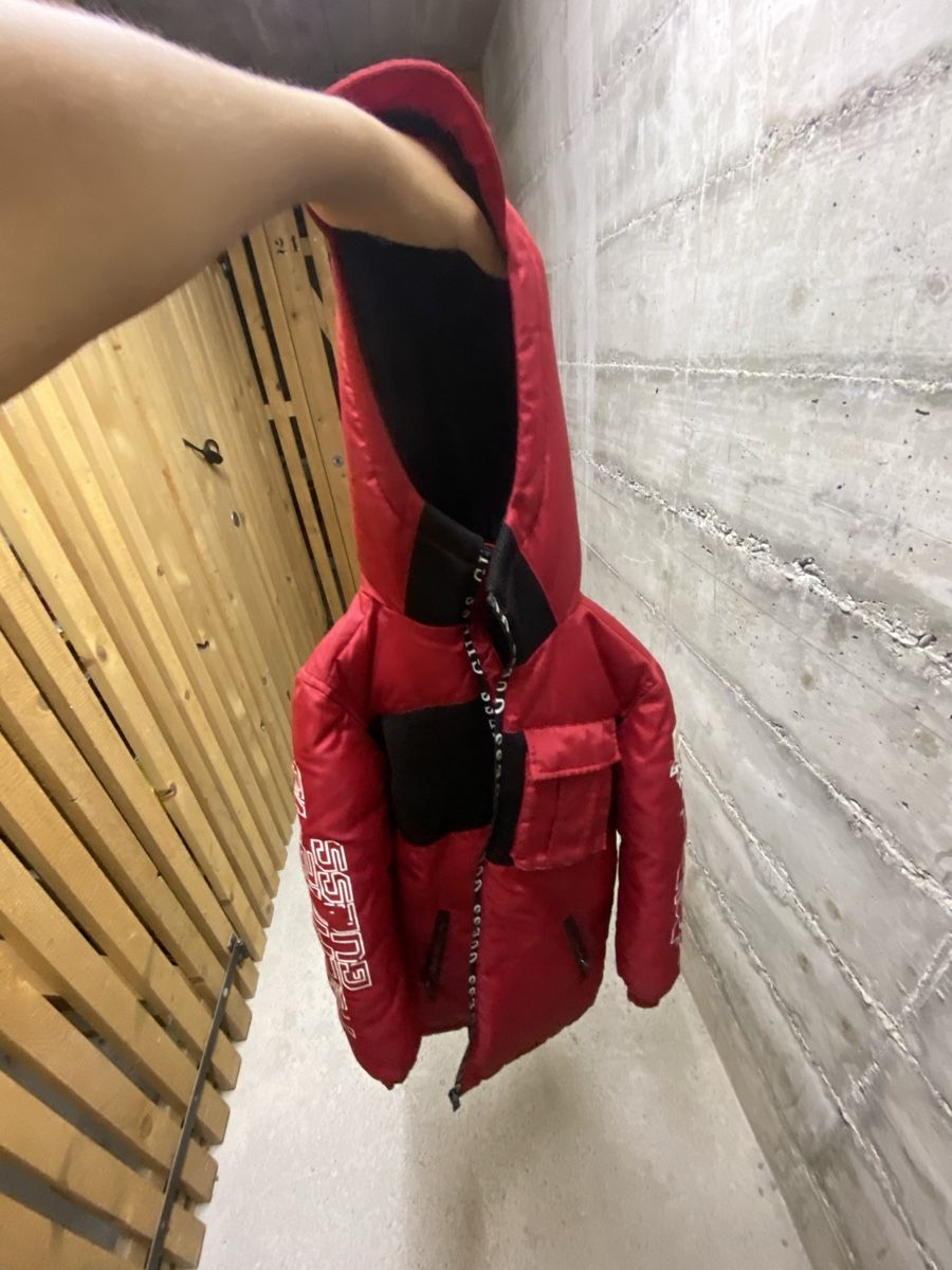 Guess Giacche: Veste rouge guess – Usato da Onex venduto da dramirezch 4