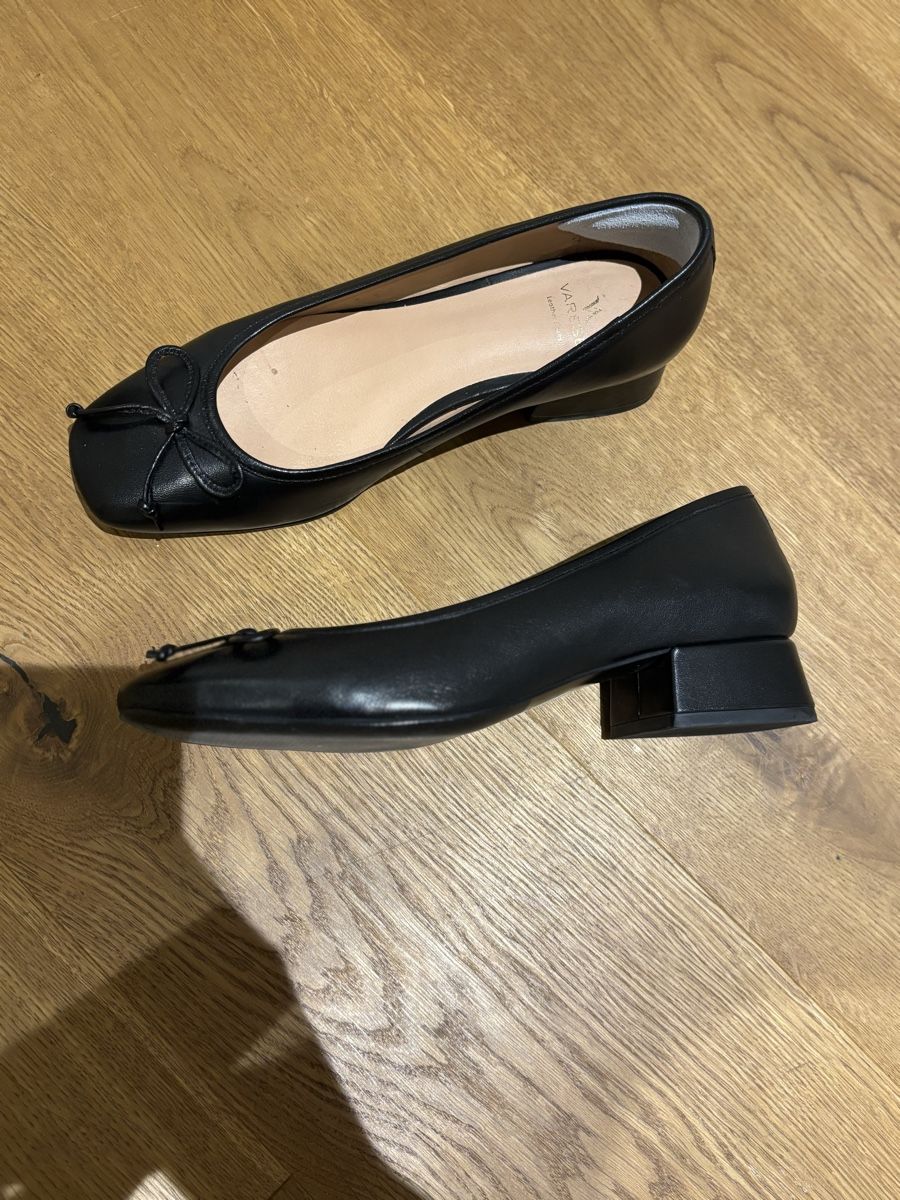 Scarpe da donna: Ballerinas/Pumps aus Leder – Usato da Thörigen venduto da Lable 1
