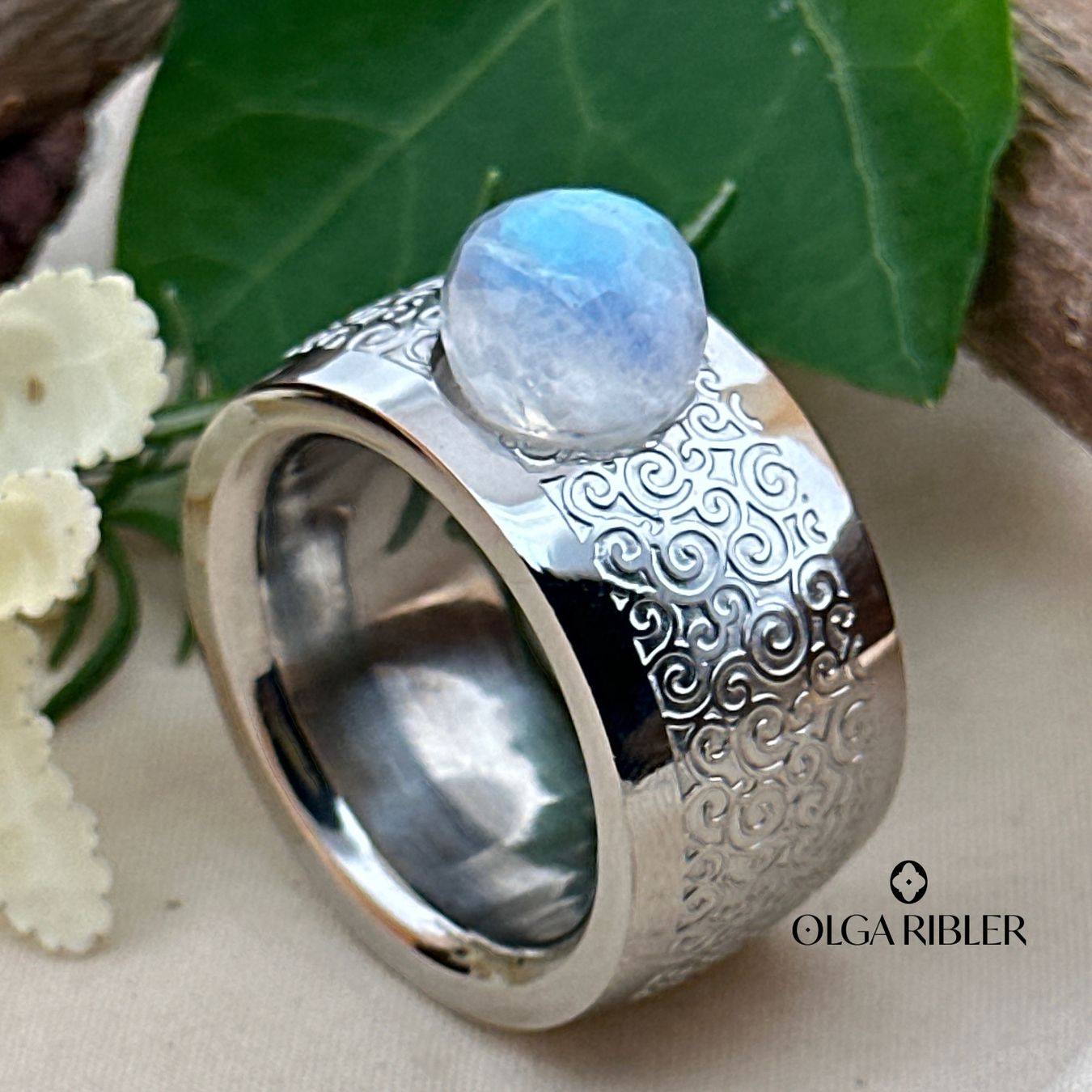 Olga Ribler Anelli: Edelstahlring mit Mondstein, Gr. 61 – Nuovo (secondo la descrizione) da Luzern venduto da MonikaS03 3