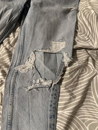 Jeans Zara Straight Leg Ripped hellblau Grösse 40