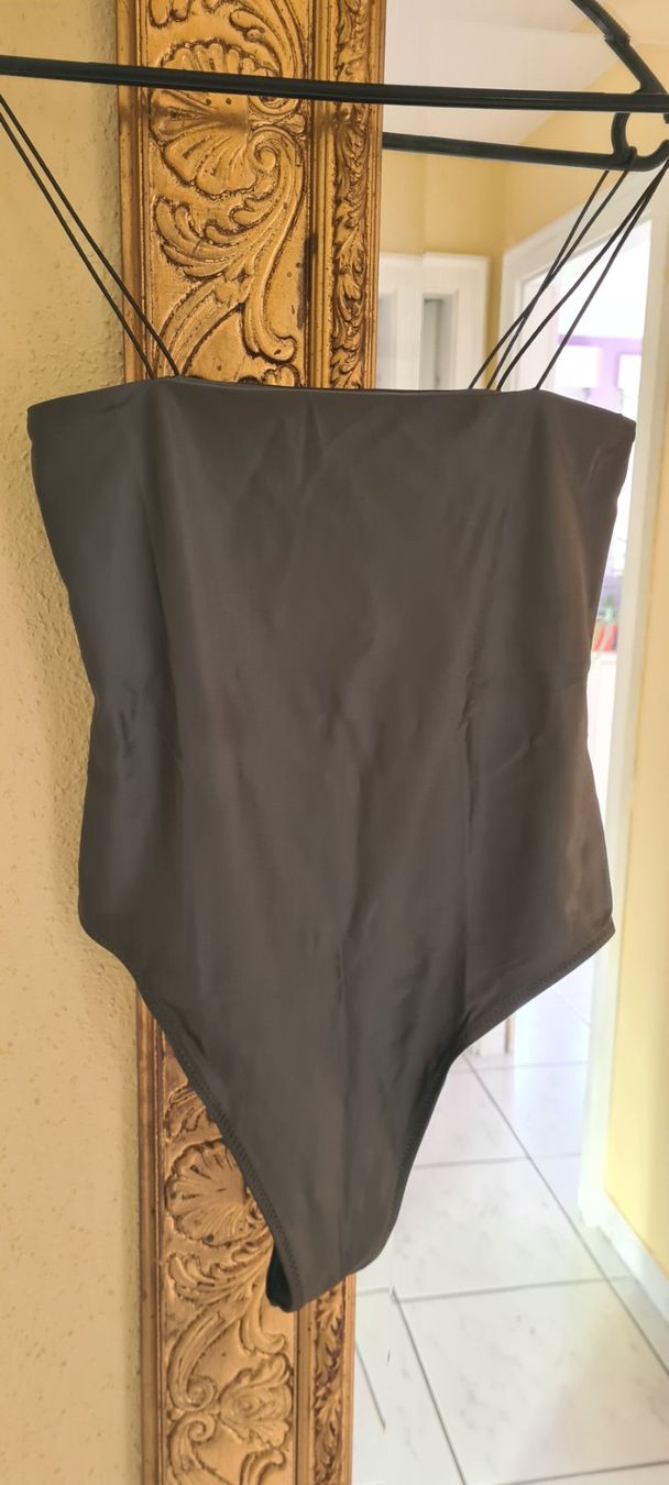 Tops: 4 Body's Plume Éthérée – Gebraucht aus Allschwil von Virgo 6