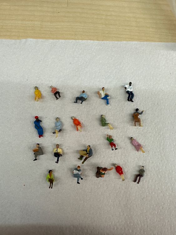 90 Stück HO Figuren 1:87 - Sitzende Personen Für Modellbau