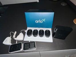 Arlo Ultra 2 Spotlight Caméra, Pack de 4 + caricabatterie