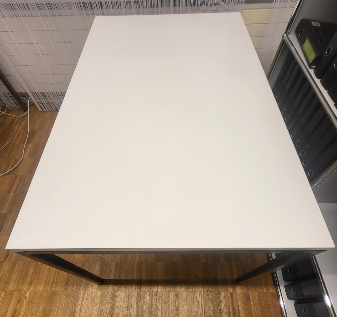 Bureaux: Bürotisch 1.0m x 0.8m – D'occasion à Zürich par cas_9dsr