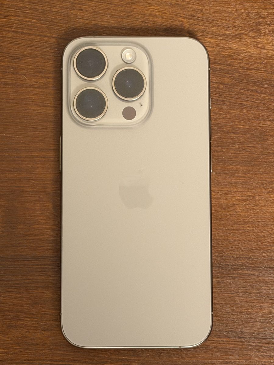 Apple Handys / Smartphones: iPhone 15 pro Natural Titanium – Defekt aus Perroy von gui_6kwf