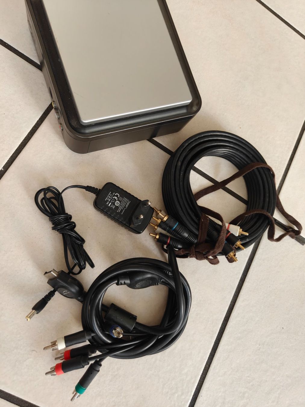 Cavi: HD PVR avec câblage complet (câbles YUV) – Usato da Vevey venduto da pok_xr7l 2