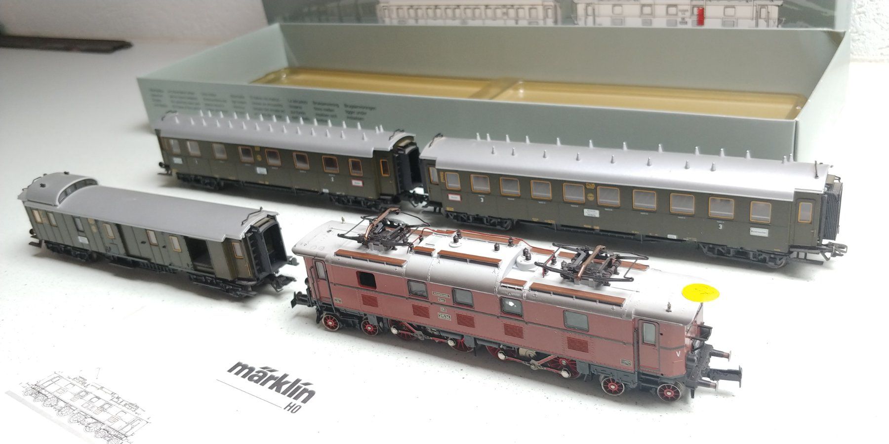 Märklin Modellini di ferrovie: Märklin Schnellzug-Set der ehemaligen DR 2660 digital – Usato da Waltenschwil venduto da Ardnas007 6