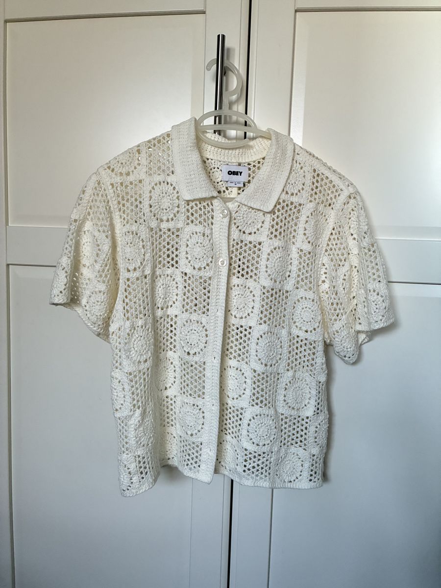 Blusen: Obey Häkelhemd Bluse beige – Gebraucht aus Basel von ememilil
