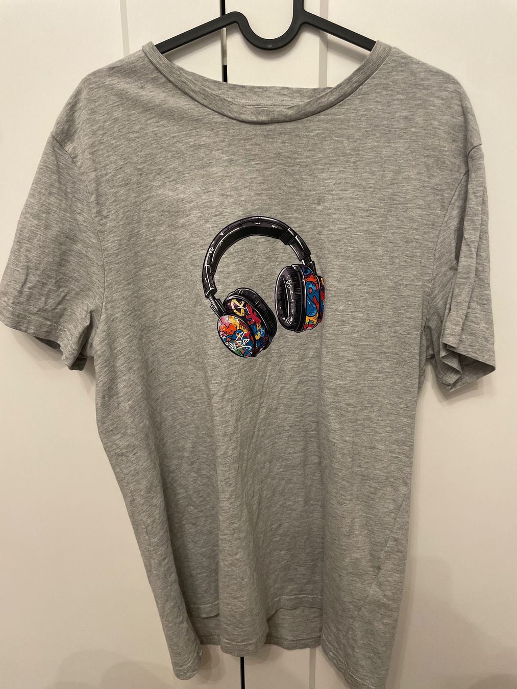 T-Shirts: Tshirt grau Musik Graffiti Kopfhörer L – Neu (gemäss Beschreibung) aus Hugelshofen von Suimosa