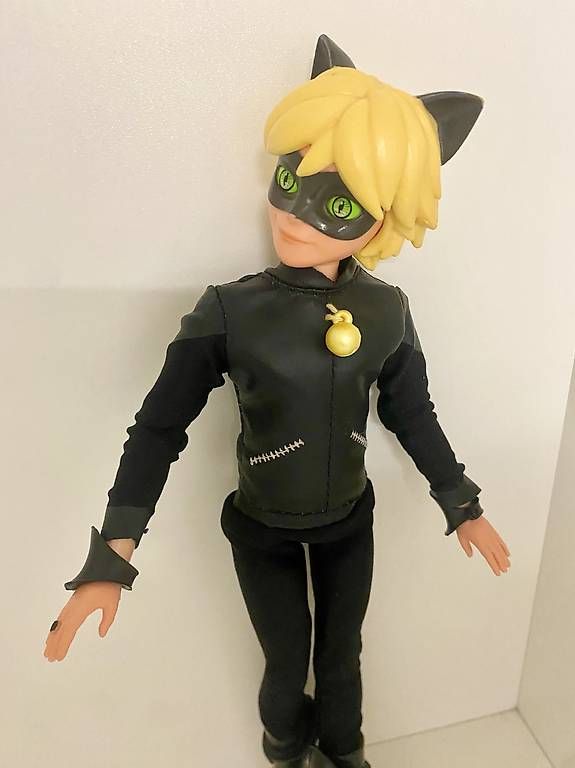 Puppen: Poupée Chat Noir ladybug- Miraculous – Gebraucht aus Colombier VD von Xzbit