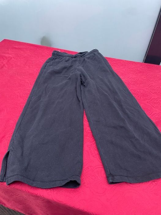 C&A Pantaloni: Mädchen Hose schwarz 134 – Usato da Bergdietikon venduto da antovale