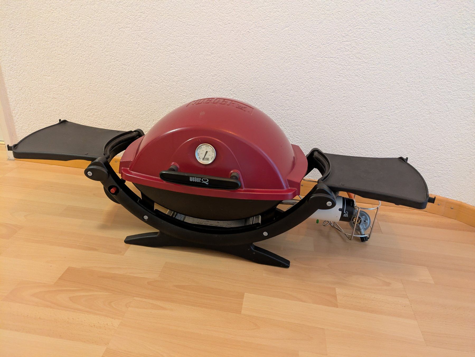 Weber Griglie: Weber Q120 Gasgrill weinrot – Usato da Zürich venduto da SpacemanSpiff313