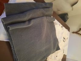 Stoff-Tischset gerippt grau und bedruckt beige gebraucht