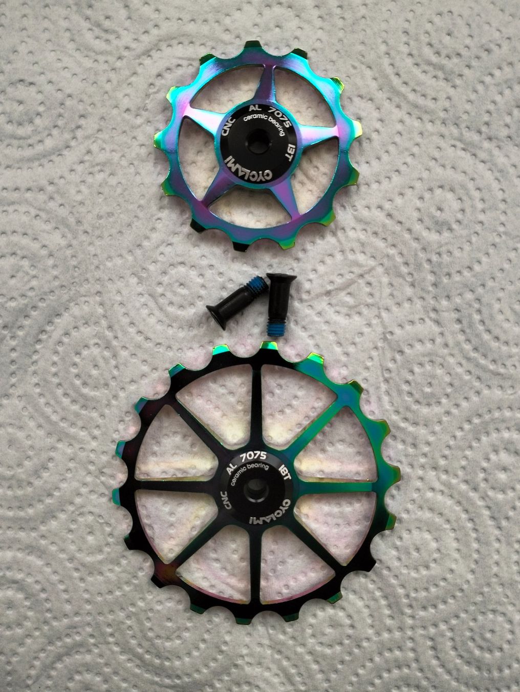 Pezzi di ricambio: Fahrrad Schaltröllchen & diverse Schrauben Regenbogen-Farbe – Nuovo (secondo la descrizione) da Uster venduto da KarlZH 3