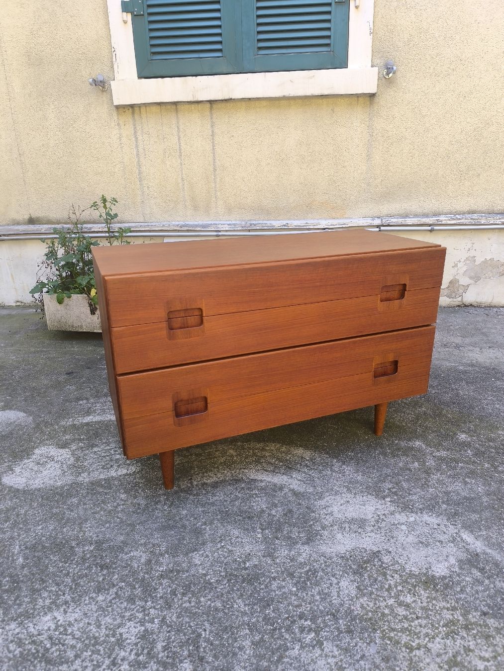 Kommoden: Kommode Swiss Form in Teak  – Gebraucht aus Basel von Patts_Lampenfieber