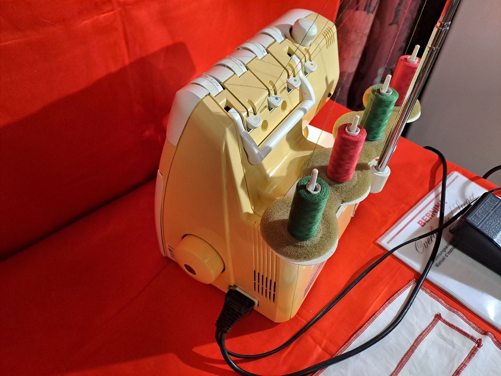 Bernina Macchine da cucire: Bernina 1000DA Overlock – Usato da Belp venduto da amalija 4