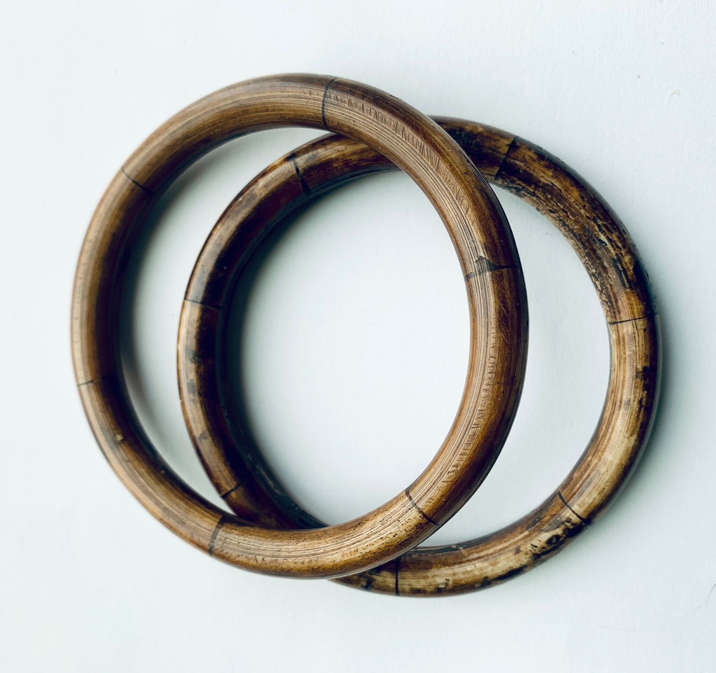 Bracciali & Braccialetti: 2 Armreifen im "Safari"-Stil, Horn – Usato da Bern venduto da Flora.Sonea 2