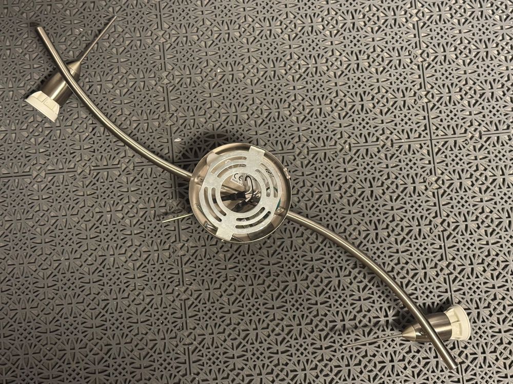 Ikea Lampadari & plafoniere: Schöne Deckenlampe mit drei Strahlern, 3x Max 35W – Usato da Buchs SG venduto da Felice14 1
