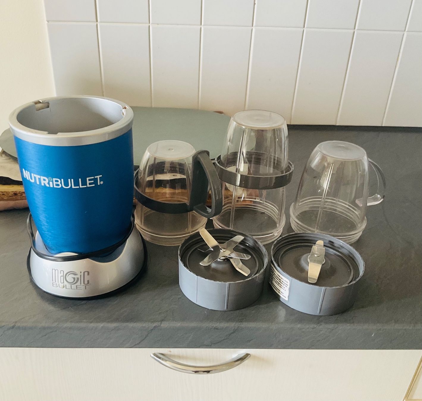 Nutribullet Elettrodomestici da cucina: Mixeur Nutribullet Magic Bullet, avec 7 accessoires – Usato da Genève venduto da Mazelyne