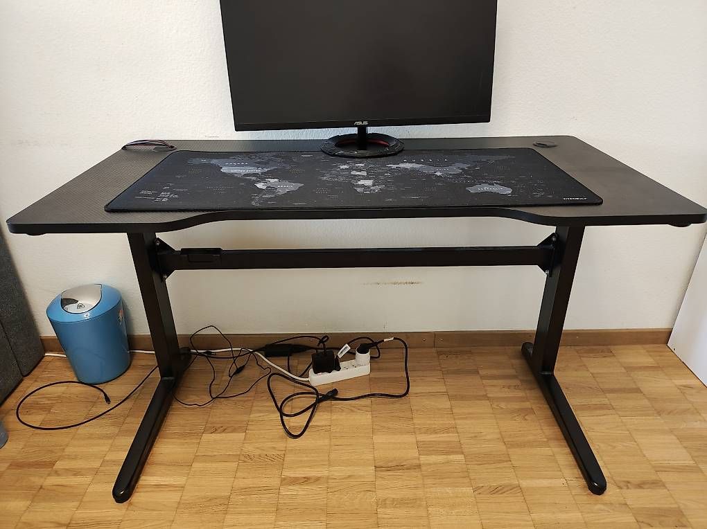 Scrivanie: Gaming Tisch mit Kabeldurchgängen  – Usato da Basel venduto da jetonibasel 3