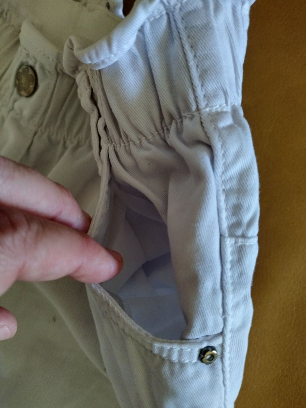 Disney Hosen: Weisse Jeansshorts "Frozen" von C&A, Gr. 140 – Gebraucht aus Densbüren von TutaLarsen 3