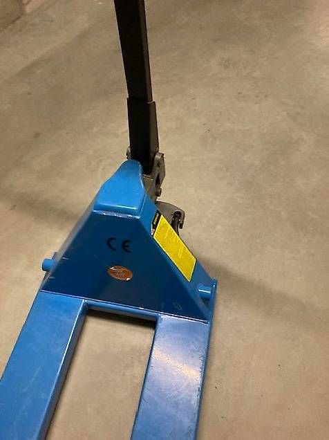 Carrelli elevatori e a forche: Palettrolli / Handbubwagen – Usato da Thierachern venduto da Herci 2