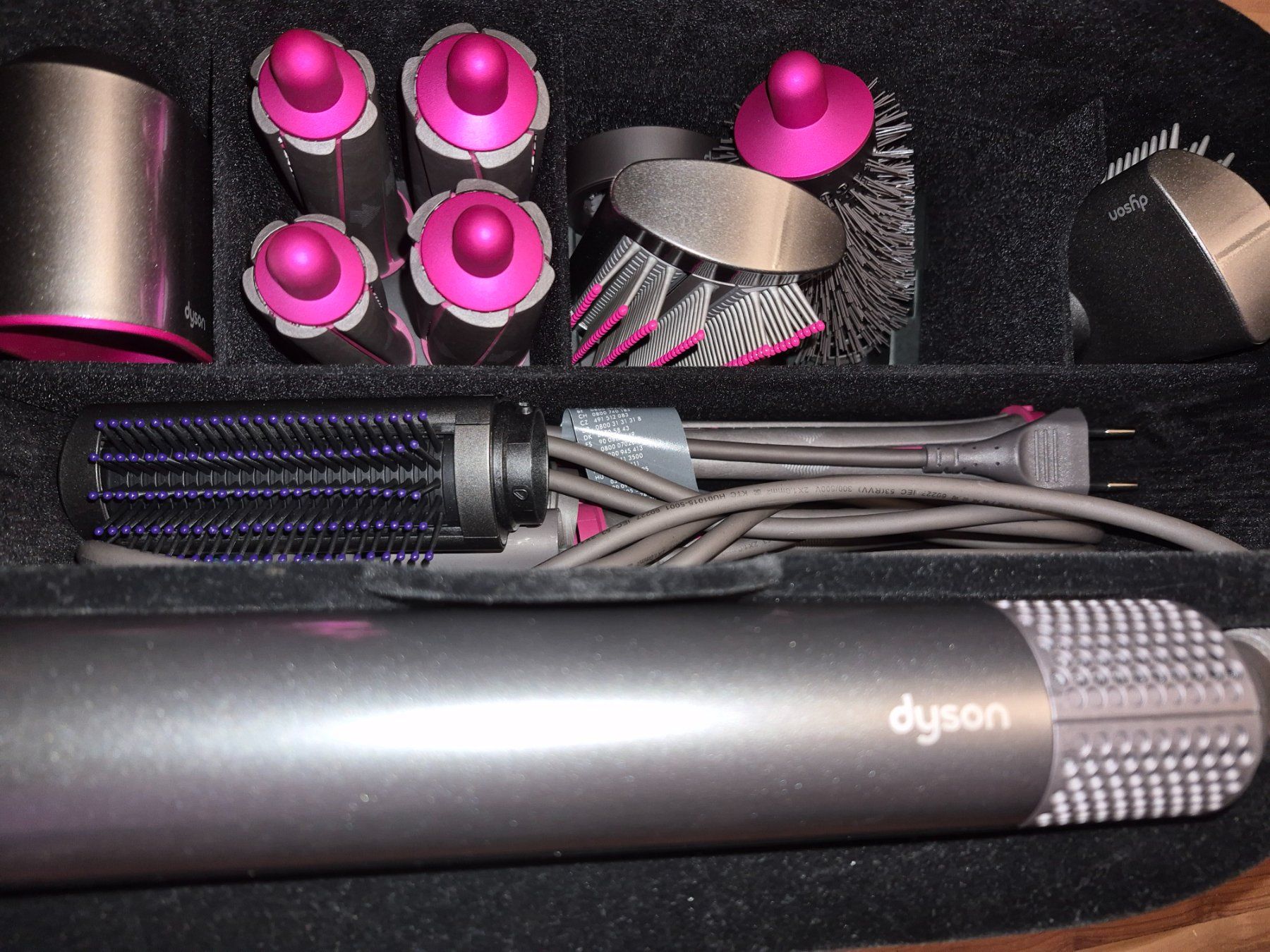 Dyson Asciugacapelli: Dyson Airwrap mit Aufsätzen – Usato da Thayngen venduto da Lan222 1
