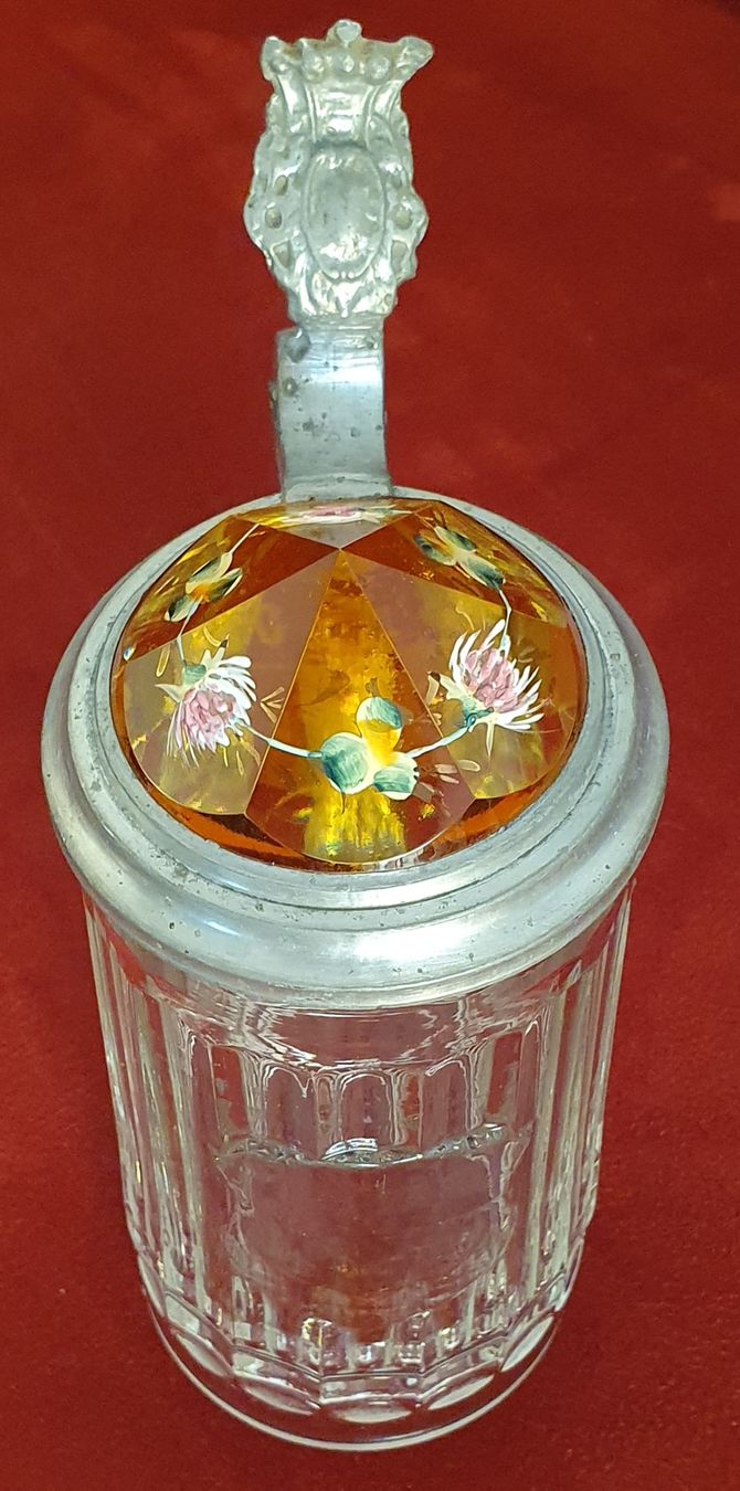 Gläser: antiker Bier-Glaskrug mit wunderschönen Farb-Prismadeckel – Gebraucht aus Kreuzlingen von Rschweiz1