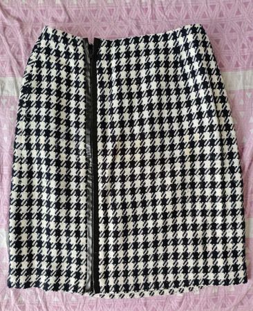 Stylish Houndstooth Skirt with Leather Trim - Size S