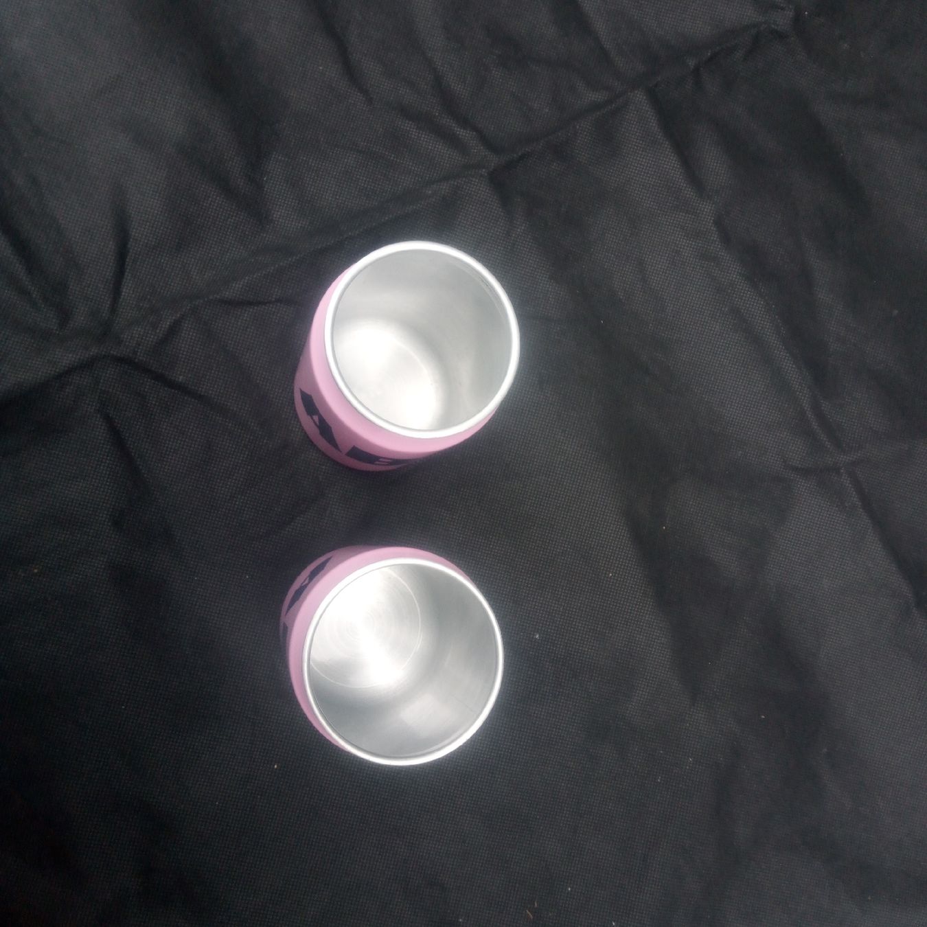 Tazze: 2 Absolut Vodka Becher, Aluminium, pink – Usato da Luzern venduto da toenu23 3