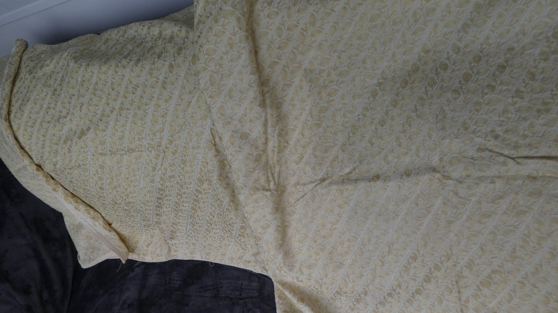 Tessuti: älteres Stoffstück mit Blumenmuster creme/beige – Usato da Diessenhofen venduto da Hundeseele 3