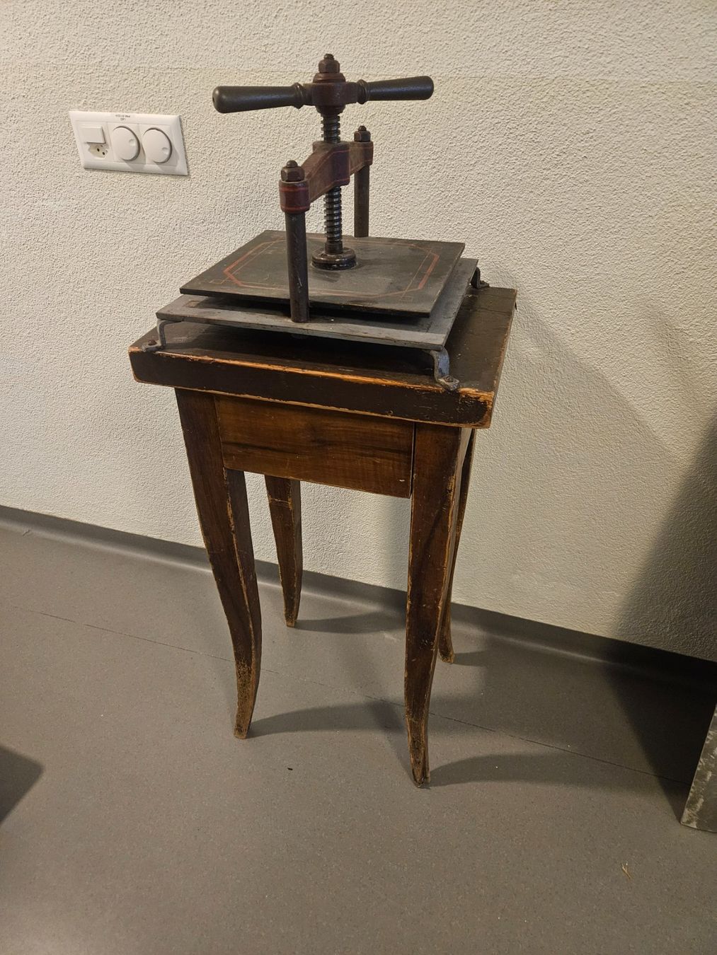 Tutte le macchine: Antike Papierpresse – Usato da Rüti ZH venduto da looren94