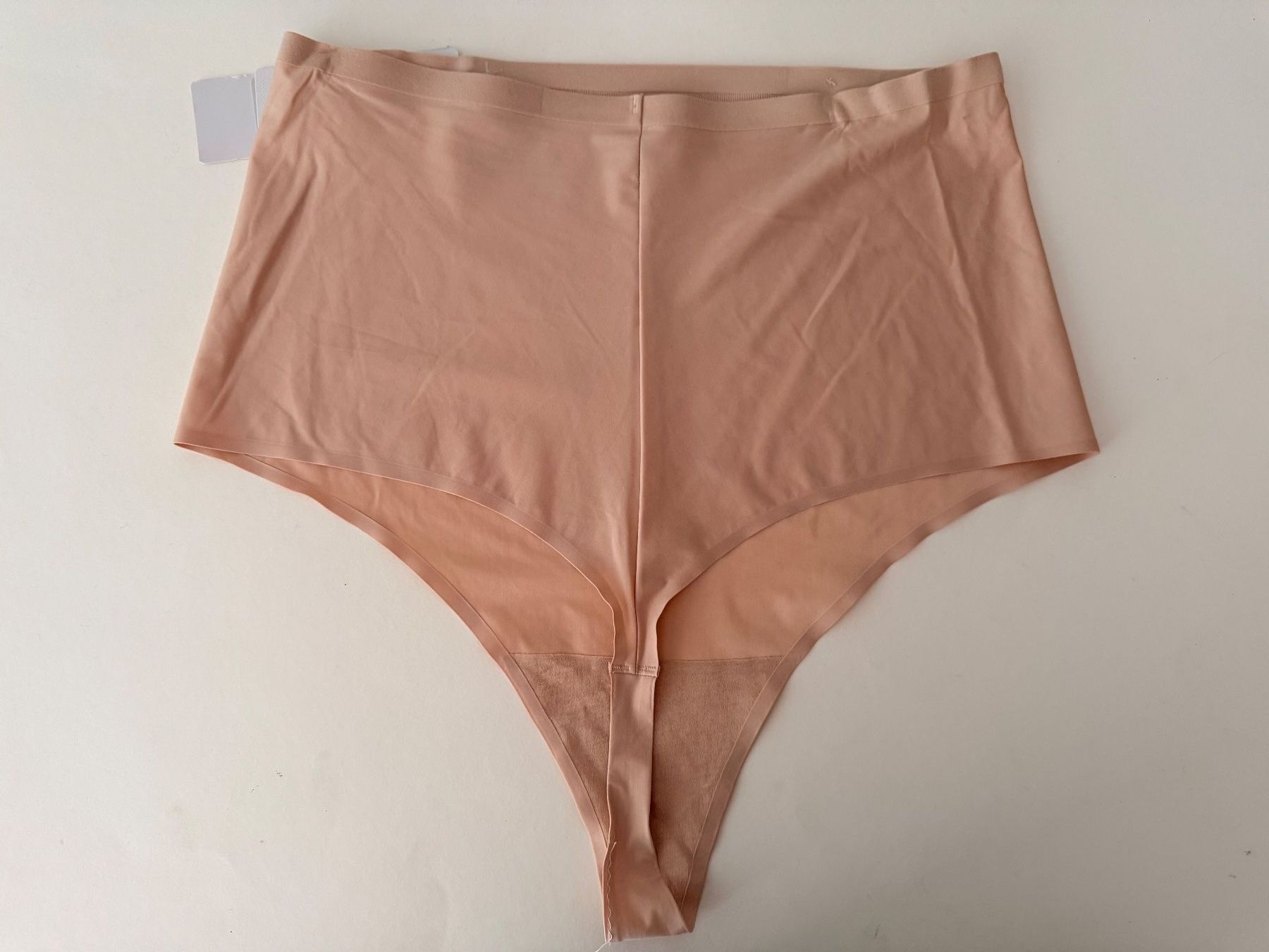 Triumph Sonstige Unterwäsche: TRIUMPH, Highwaist String SHAPE SMART, Grösse L, Farbe Nude – Neu und originalverpackt aus Rudolfstetten von gst_g7xl 2