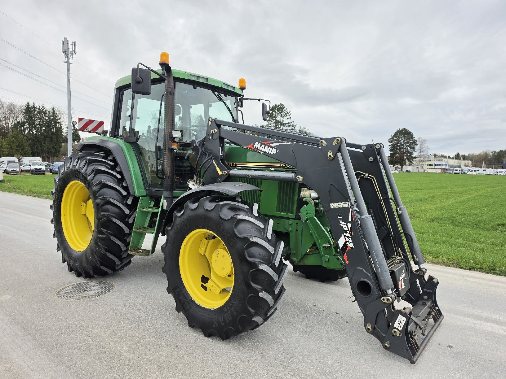 John Deere Trattori: John Deere 6900 mit Druckluft & Frontlader PERLE! – Usato da Bösingen venduto da lauda-lauda 5