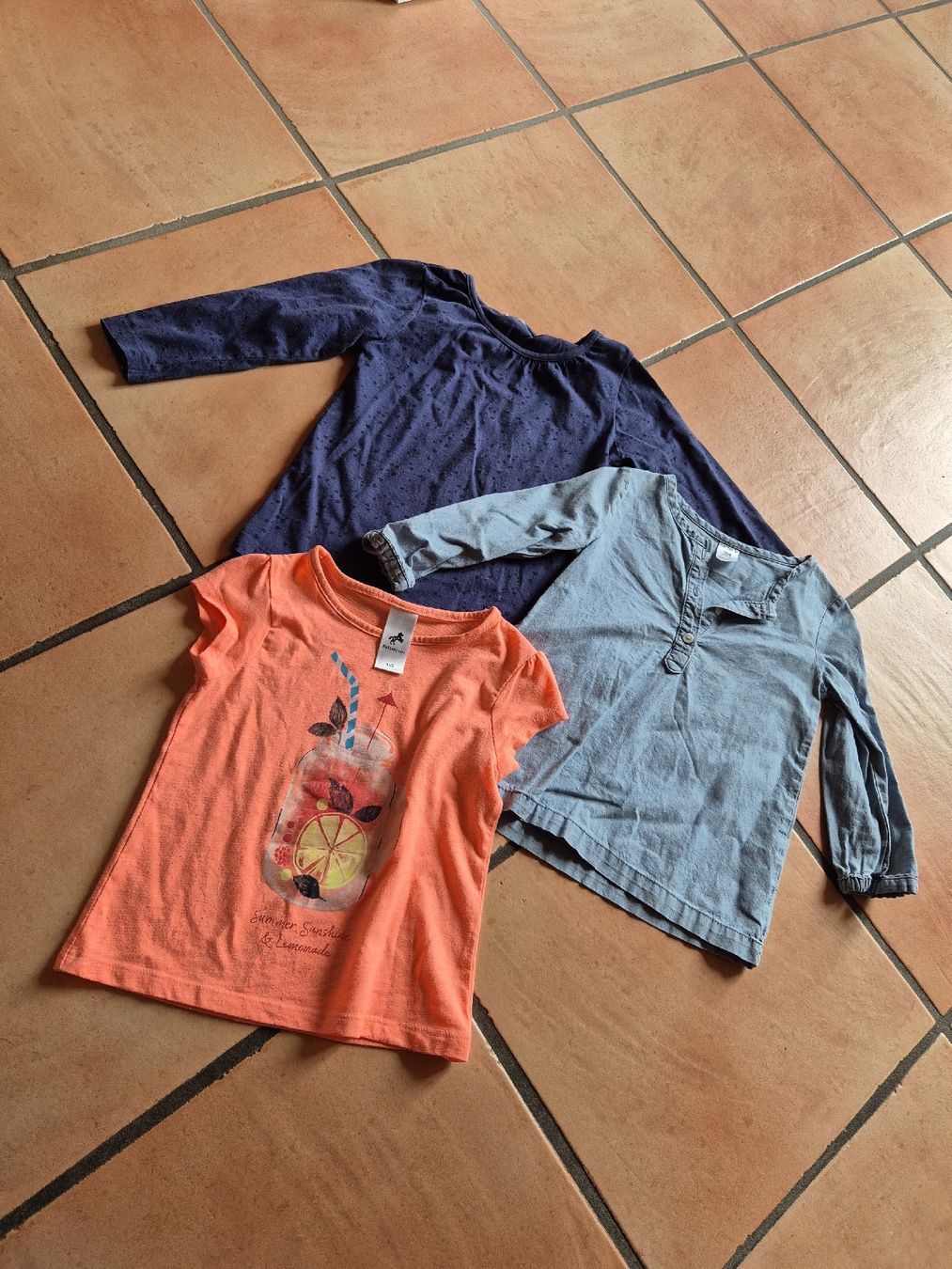 Lotti & Set di vestiti: Kleiderpaket 104/110 Mädchen – Usato da Wynigen venduto da La_Talpa 6