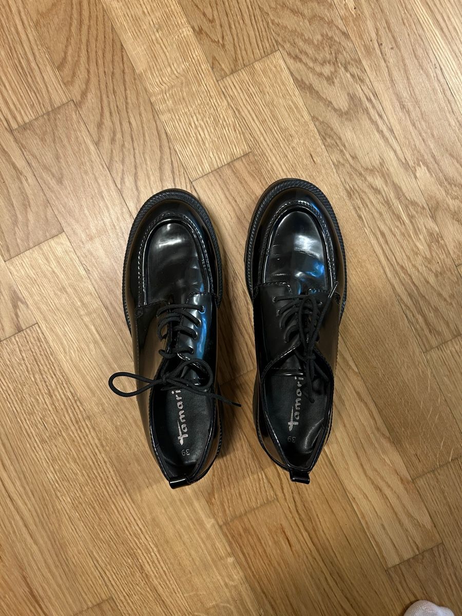 Tamaris Damenschuhe: lack schuhe schwarz – Gebraucht aus Ennetbaden von car_b67l 3