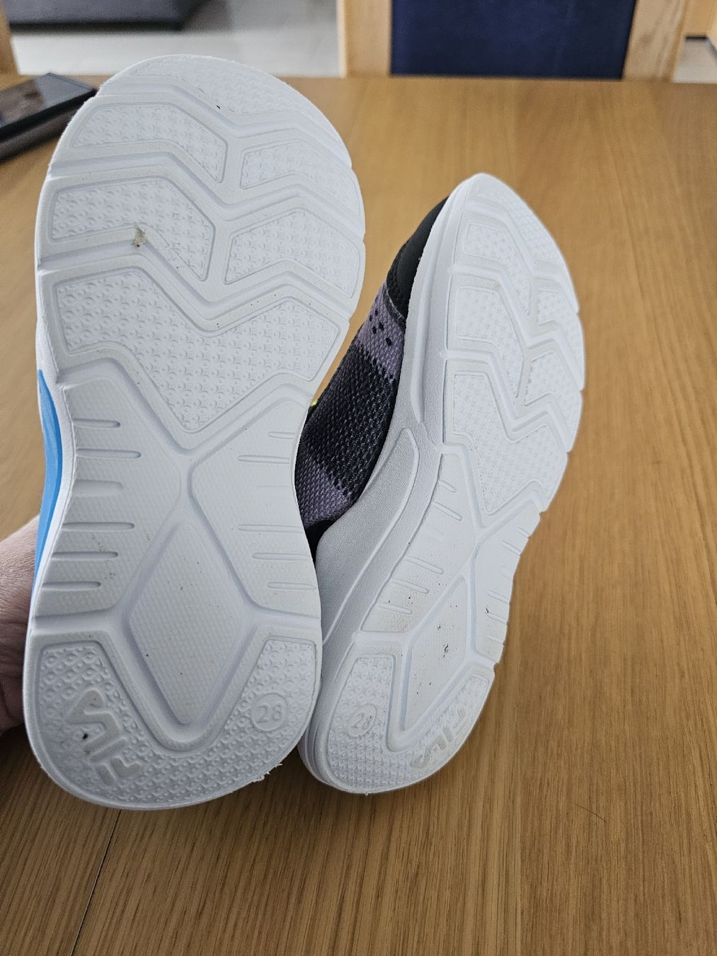 Fila Scarpe per ragazzi: Schuhe Grösse 28 – Usato da Altbüron venduto da schnurrli101 1
