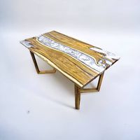 Esstische Nussbaum mit epoxyharz 